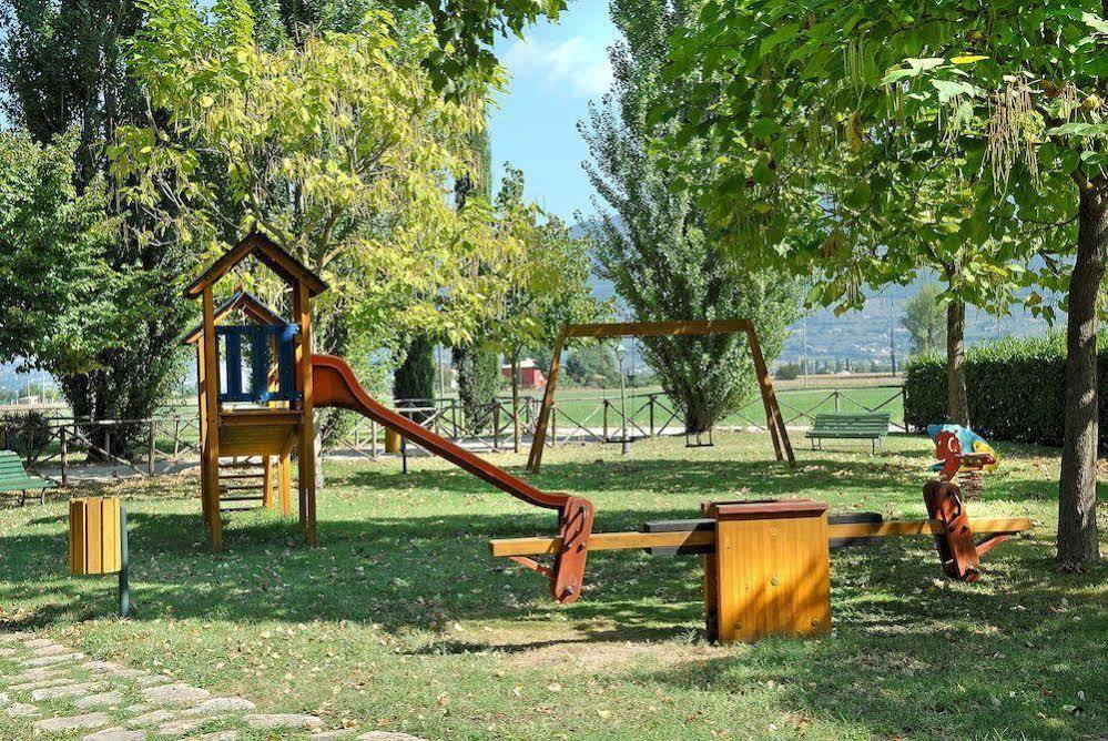 Agriturismo Le Due Torri Torre Quadrano Spello Zewnętrze zdjęcie