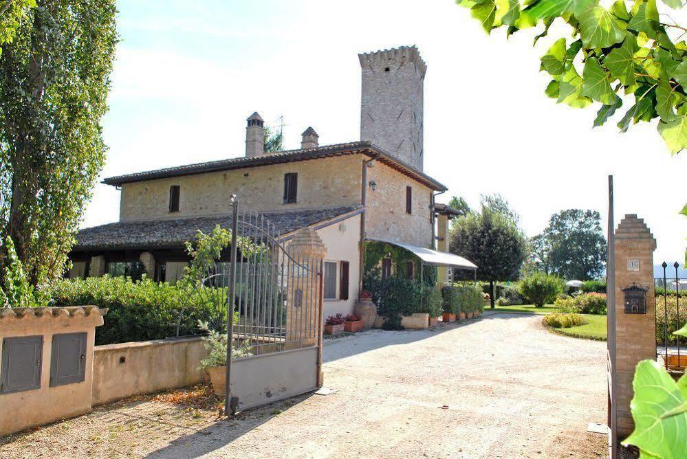 Agriturismo Le Due Torri Torre Quadrano Spello Zewnętrze zdjęcie