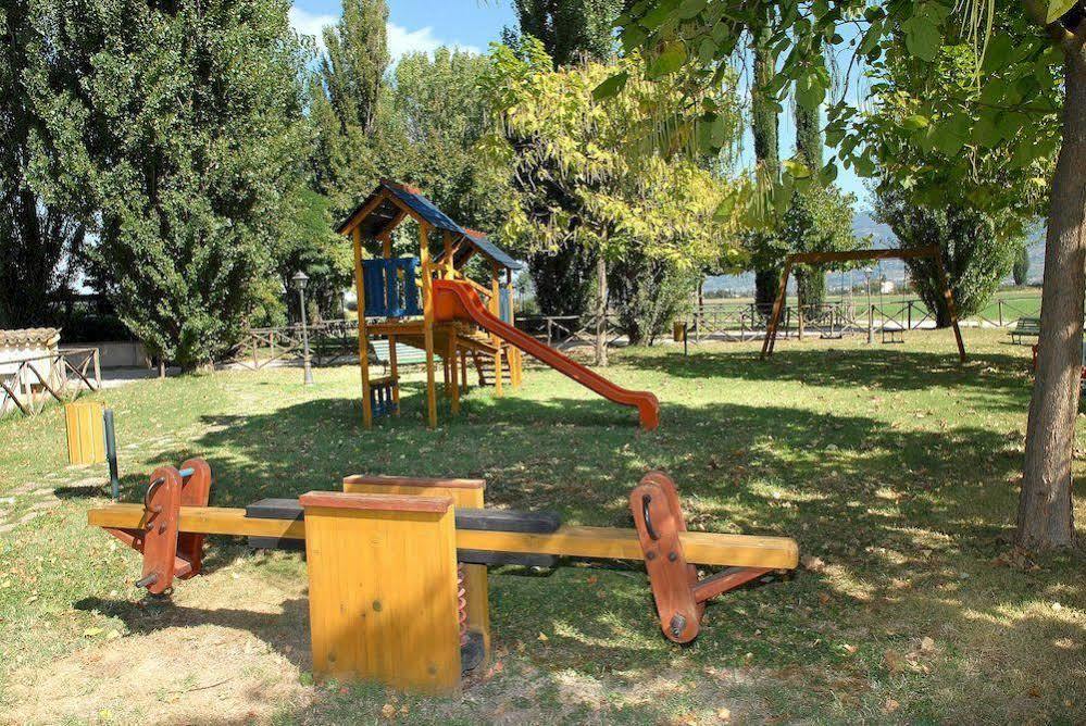 Agriturismo Le Due Torri Torre Quadrano Spello Zewnętrze zdjęcie
