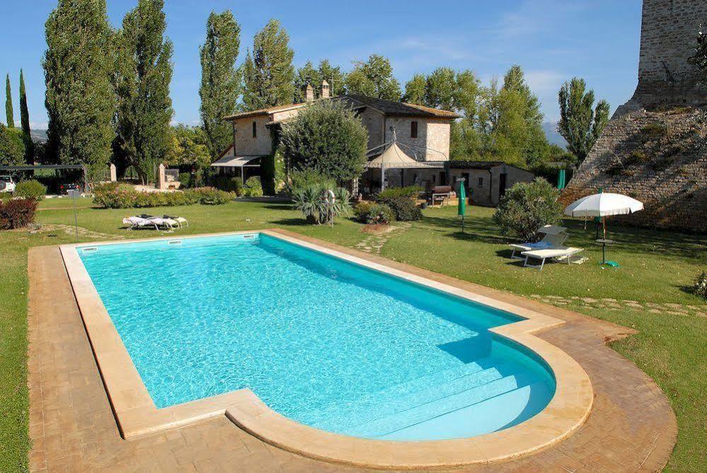 Agriturismo Le Due Torri Torre Quadrano Spello Zewnętrze zdjęcie